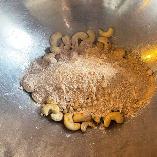 cashews with dry powder