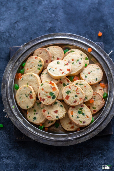 karachi biscuits arranged in a plate
