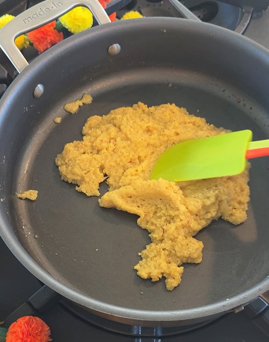 mawa leaving the sides of the pan