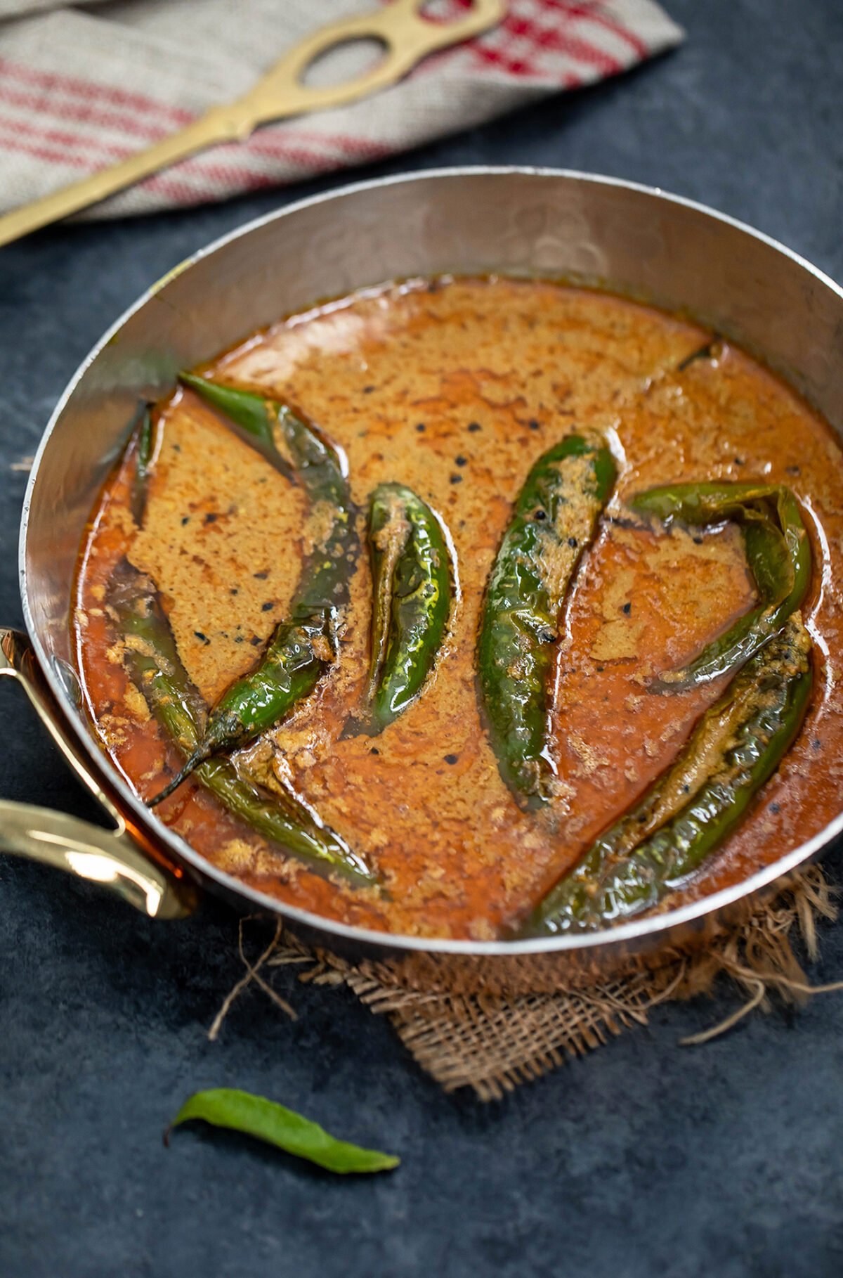 6 green chilies in a curry 
