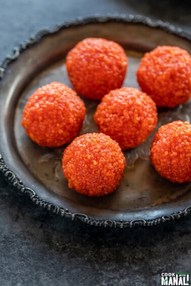 6 motichoor ladoo arranged on a grey plate